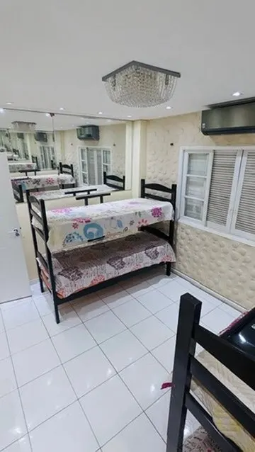 Quarto com beliche e ar-condicionado