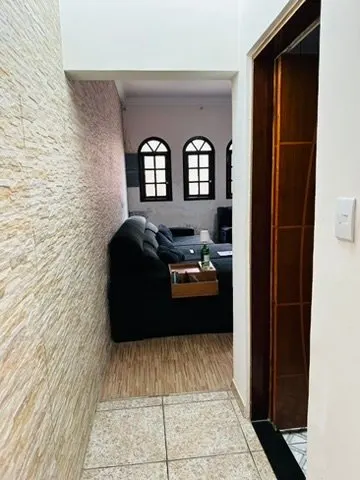 Corredor de entrada com vista para a sala